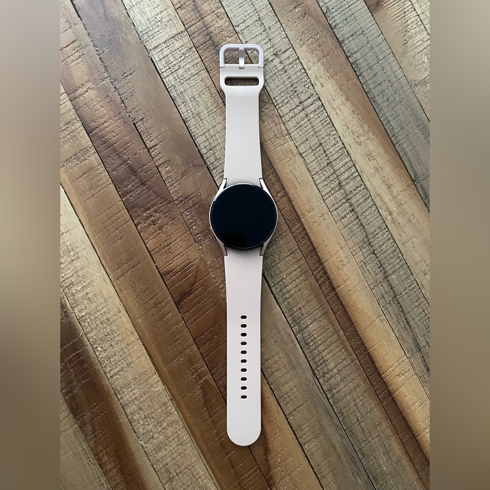 Samsung Galaxy Watch4 40mm - Pink Gold.
